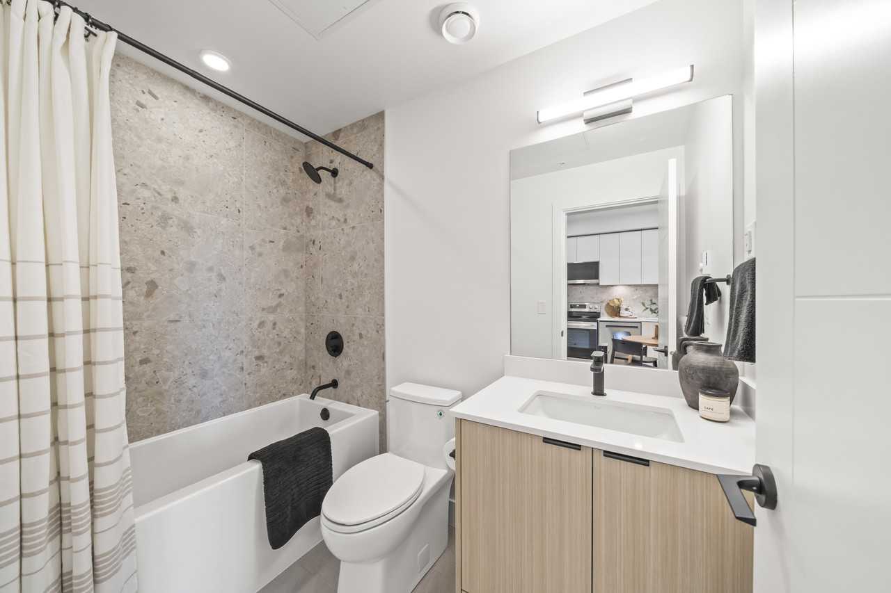 20725 Eastleigh Crescent - Photo 7 of 25