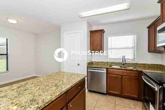 452 Ocho Rios Ave - Photo 4 of 15