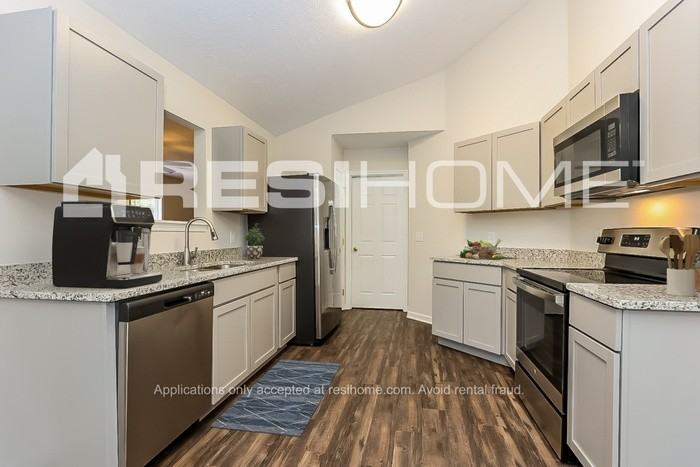 632 Zellwood Dr - Photo 2 of 15