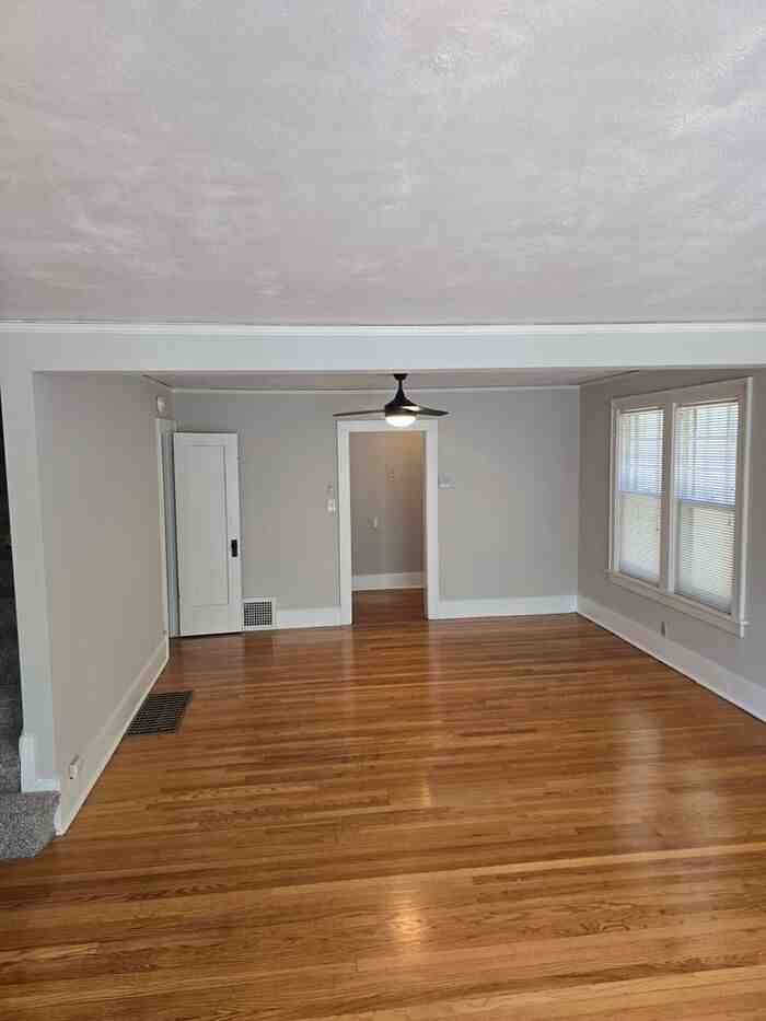 4918 California St - Photo 2 of 11