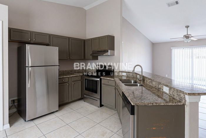 424 S Candler Ave - Photo 6 of 19