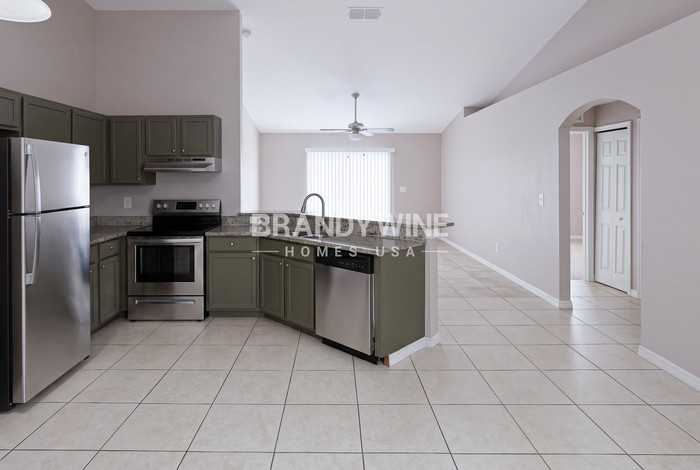 424 S Candler Ave - Photo 7 of 19