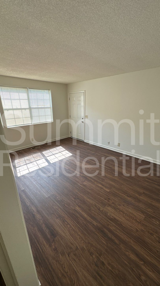 5321 Townes Ct - Photo 3 of 11