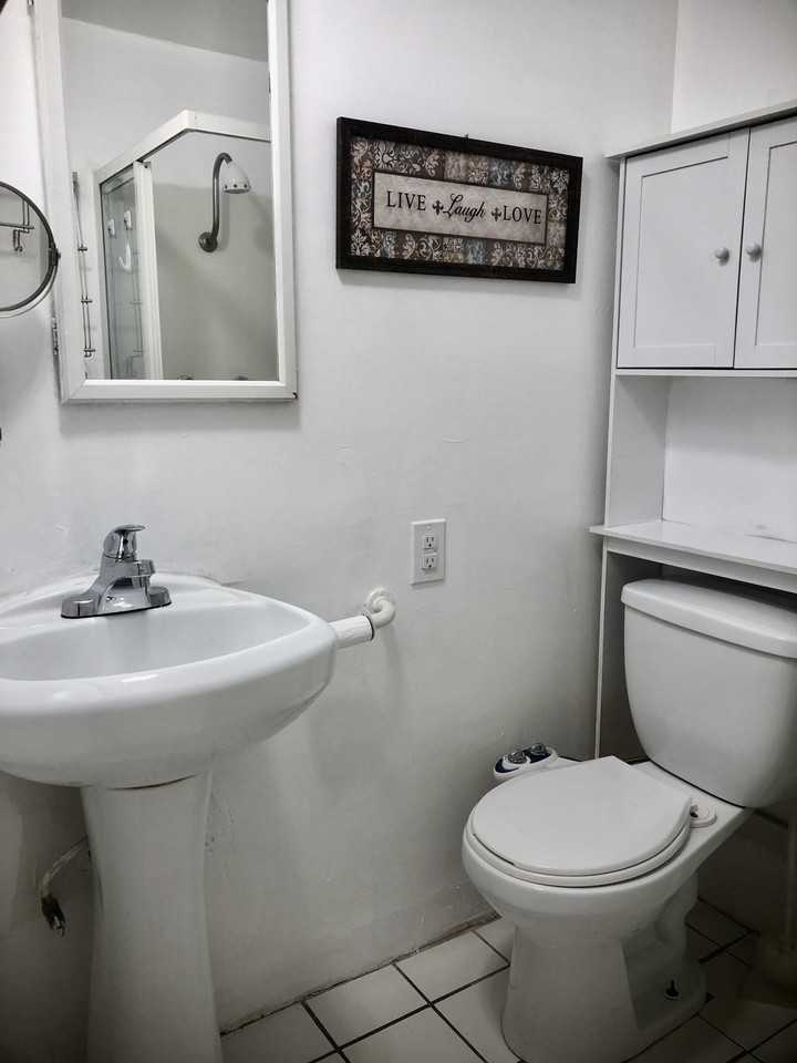 Lennox Blvd #1 - Photo 6 of 7