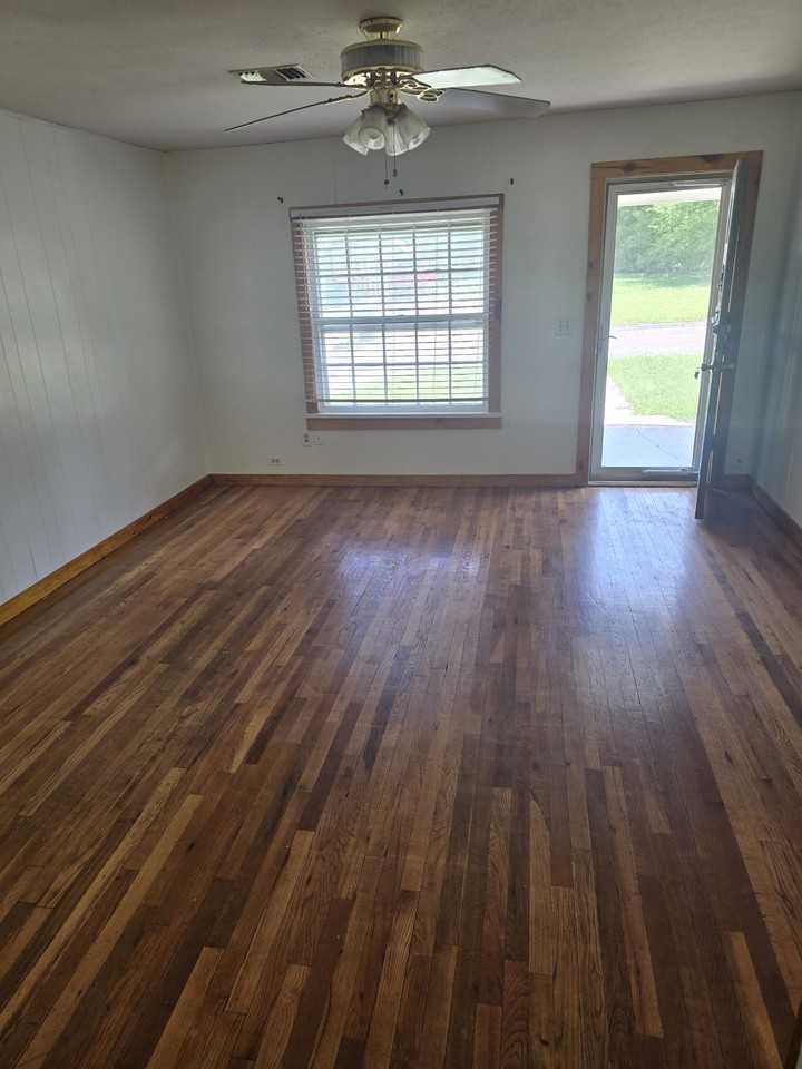 1809 W Main St #NA - Photo 3 of 8