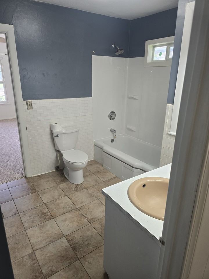 1809 W Main St #NA - Photo 4 of 8