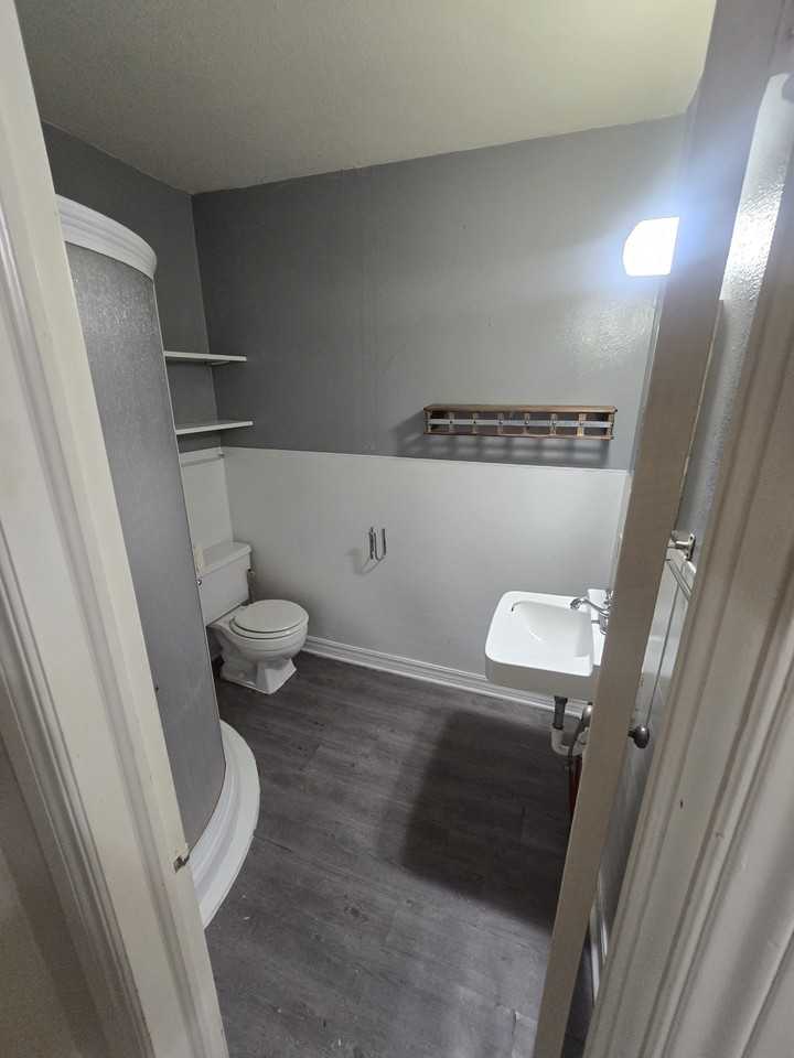 1809 W Main St #NA - Photo 5 of 8