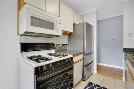 272 Regency Park Dr #272 - Photo 4 of 28