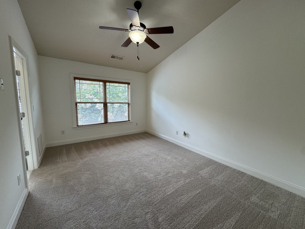 370 16th St Nw #370 - Photo 4 of 28