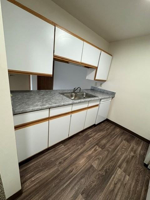 220 Raleigh Ct #220 - Photo 2 of 7