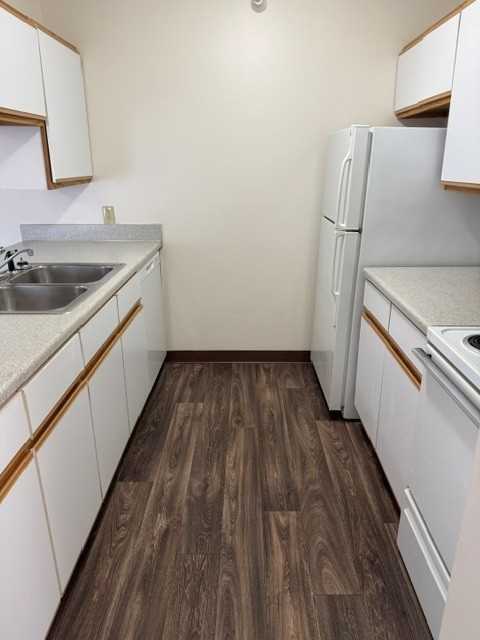 210 Raleigh Ct #210 - Photo 2 of 9