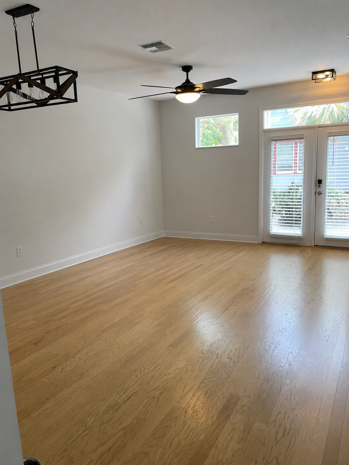 703 Charles Ct S #NA - Photo 4 of 38