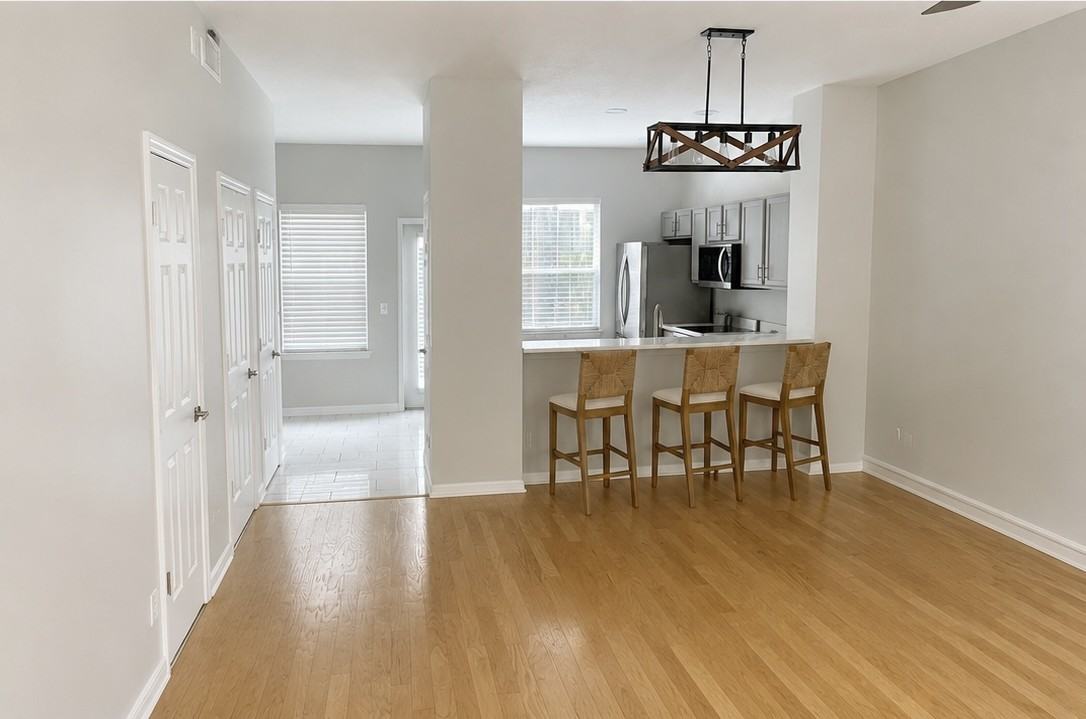 703 Charles Ct S #NA - Photo 5 of 38