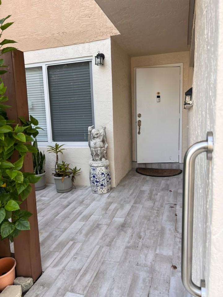 8249 Nw 9th St #5 - Photo 3 of 11