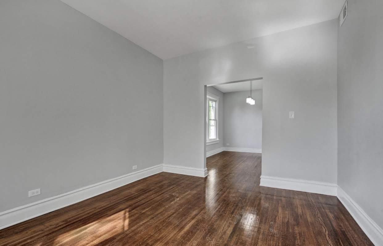 7136 S Michigan Ave #2 - Photo 3 of 11