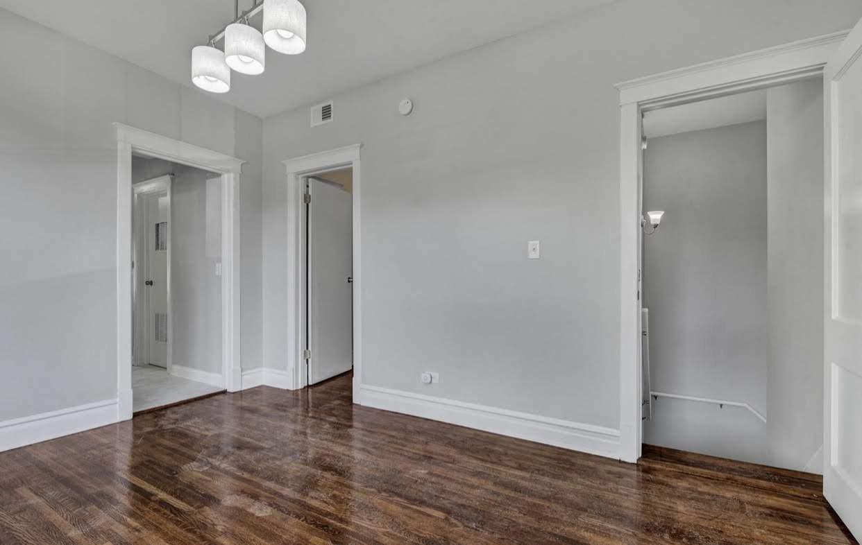 7136 S Michigan Ave #2 - Photo 4 of 11