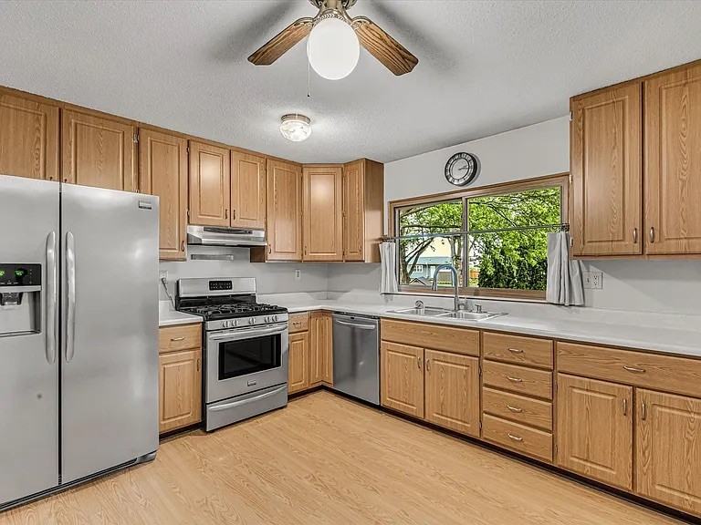 1425 W 54th St #NA - Photo 2 of 13