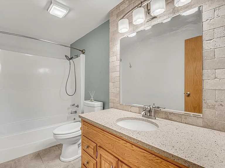 1425 W 54th St #NA - Photo 6 of 13