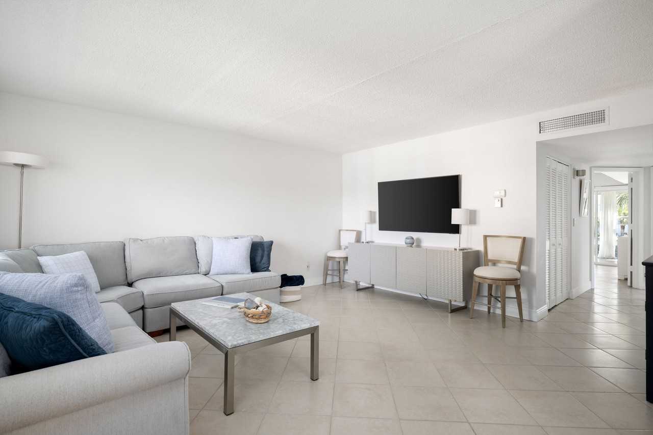 1441 Ocean Dr #206 - Photo 3 of 23