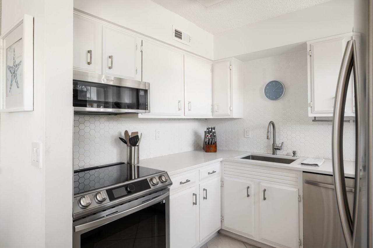 1441 Ocean Dr #206 - Photo 5 of 23