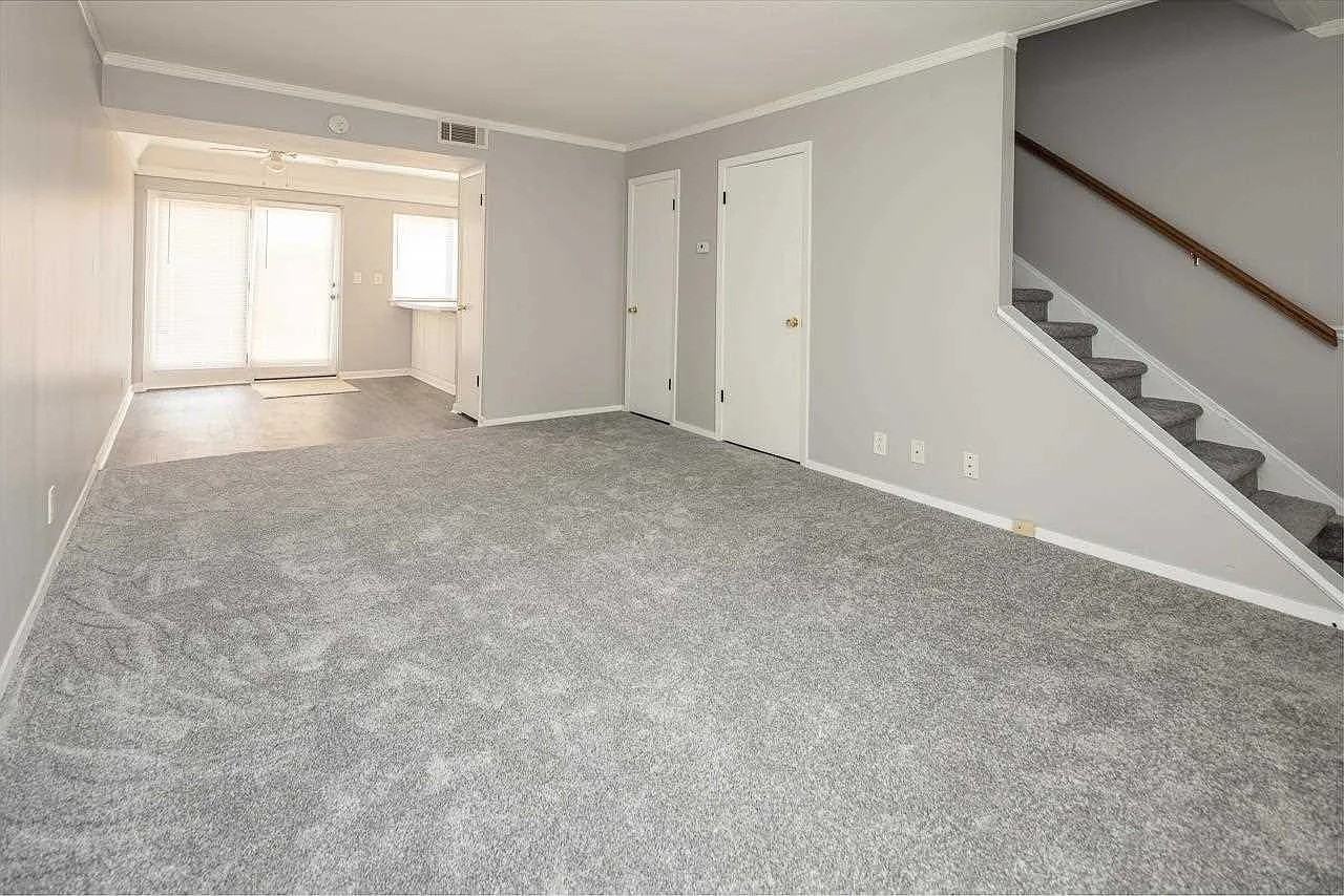 1898 Poplar Woods Cir E #2 - Photo 4 of 7