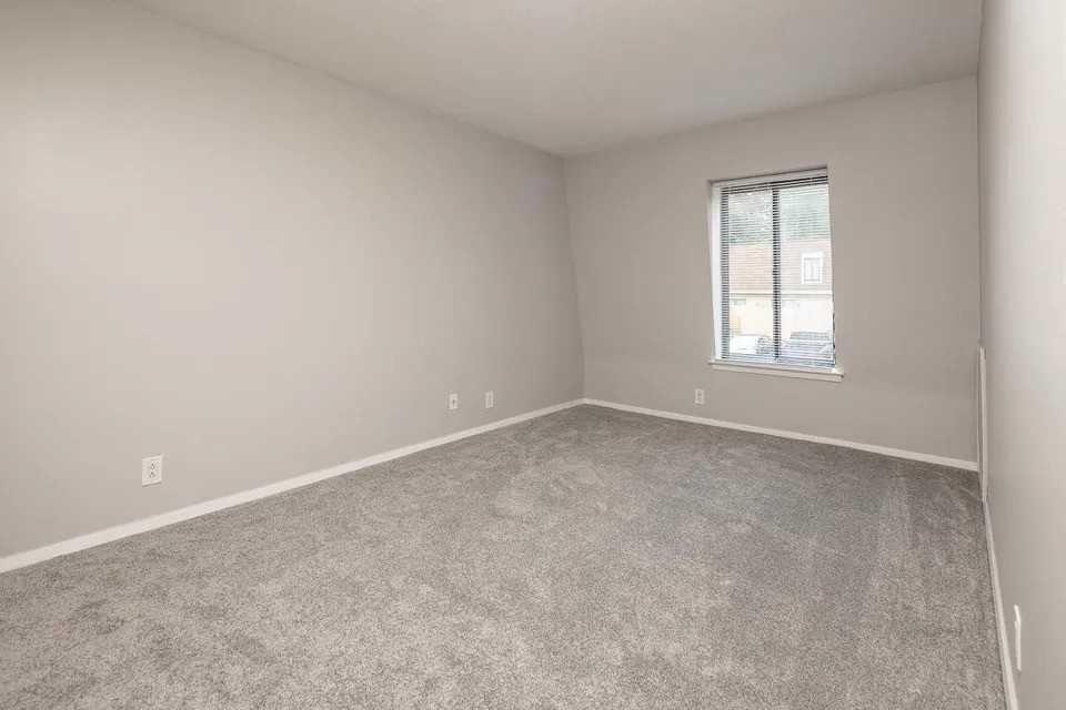 1898 Poplar Woods Cir E #2 - Photo 6 of 7