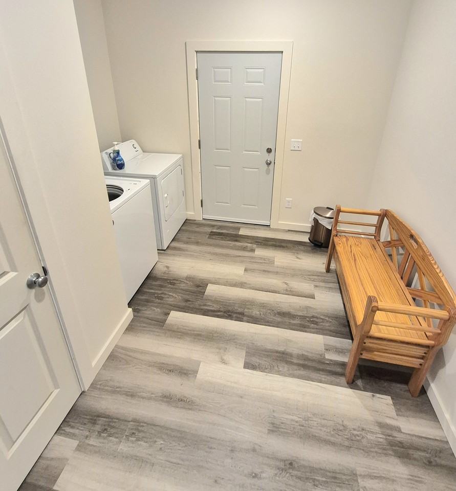 1000 10th Ave Ne #NA - Photo 3 of 12