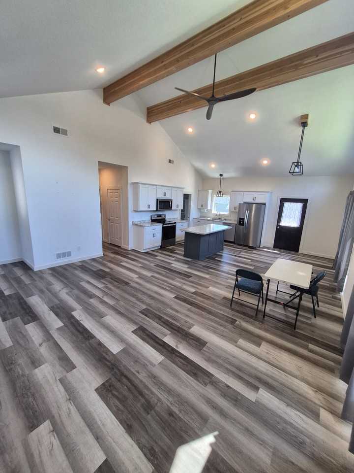 1000 10th Ave Ne #NA - Photo 5 of 12