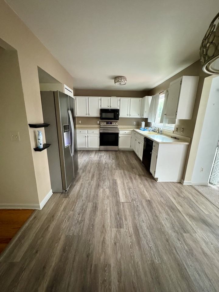 1825 Latimer Dr #NA - Photo 6 of 24