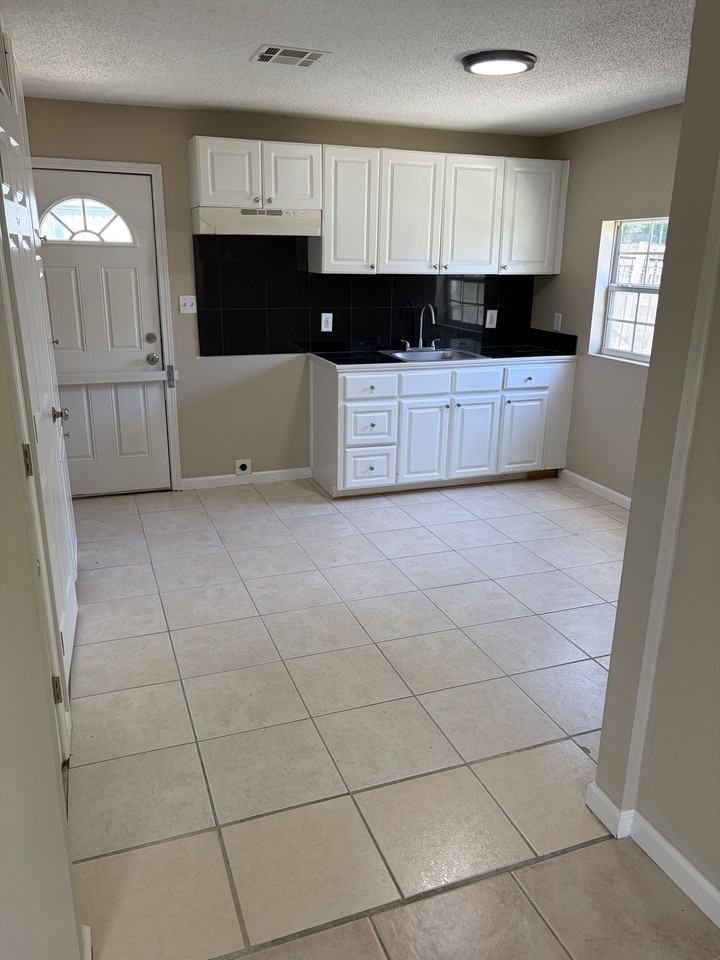 4650 Kendall Dr #NA - Photo 2 of 4