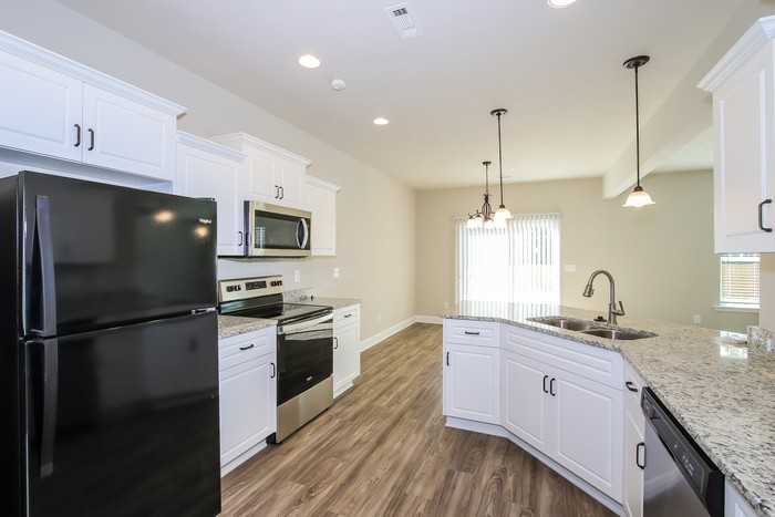 220 Pebble Ln - Photo 5 of 12