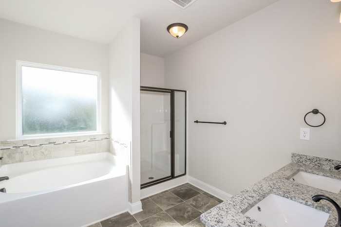 220 Pebble Ln - Photo 7 of 12