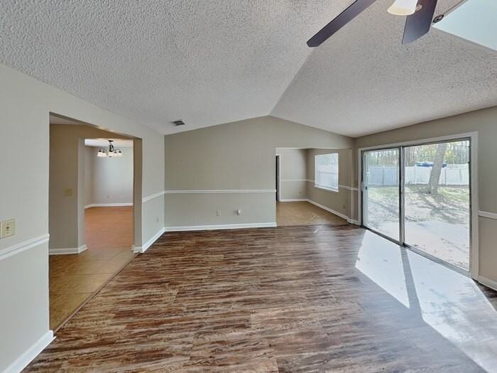 2626 Pinewood Blvd S - Photo 4 of 16