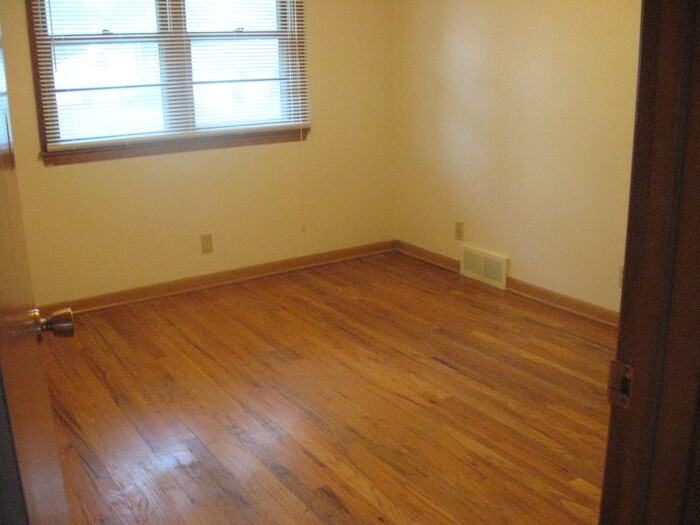 3019 S 49th Ave - Photo 4 of 9