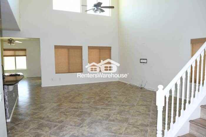 10827 W Cottontail Ln - Photo 3 of 26