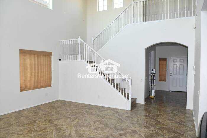 10827 W Cottontail Ln - Photo 4 of 26