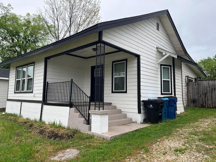 1515 W Woodard St - Photo 2 of 21