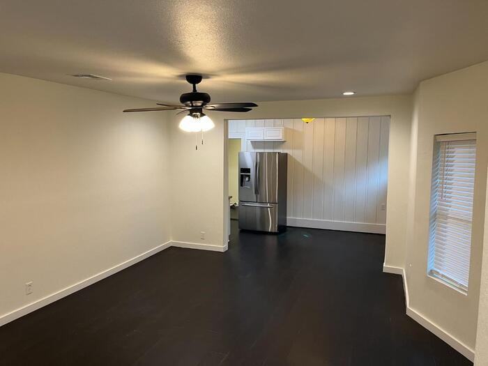 1515 W Woodard St - Photo 3 of 21