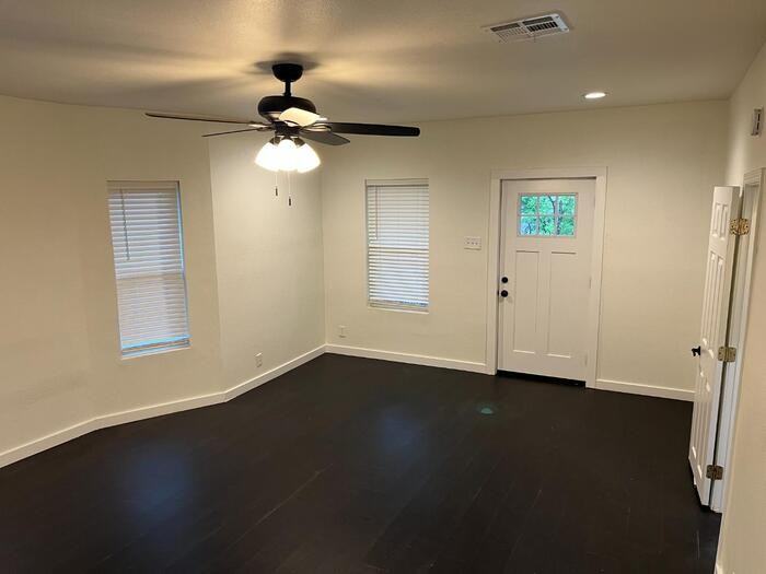 1515 W Woodard St - Photo 5 of 21