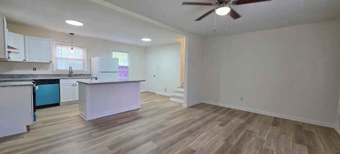 5490 Glenview Dr - Photo 2 of 13