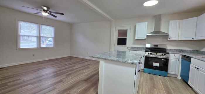 5490 Glenview Dr - Photo 4 of 13