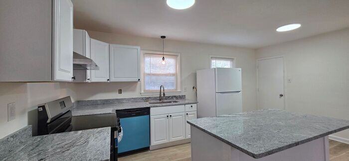 5490 Glenview Dr - Photo 5 of 13