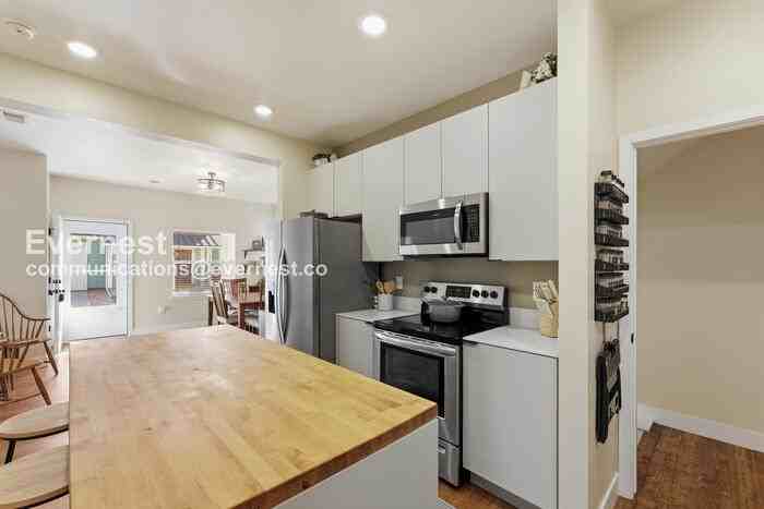 4000 Blue Pine Ln - Photo 3 of 30