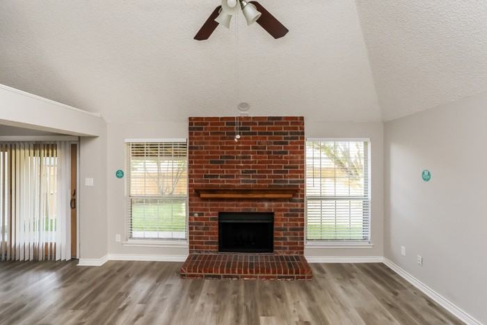 819 Crooked Creek Ln - Photo 4 of 15