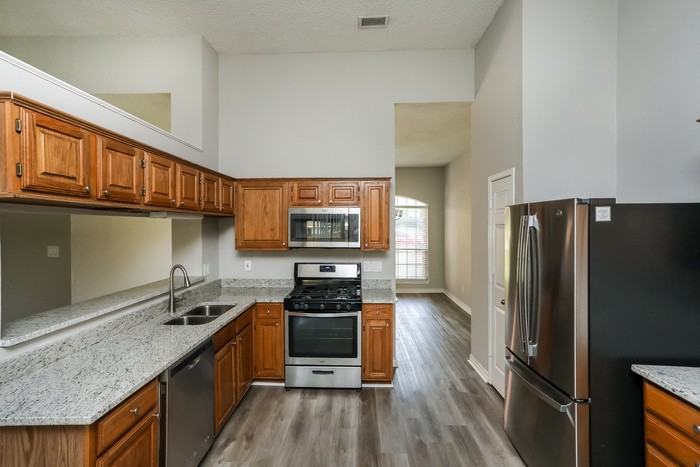 819 Crooked Creek Ln - Photo 5 of 15