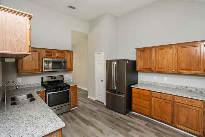 819 Crooked Creek Ln - Photo 6 of 15