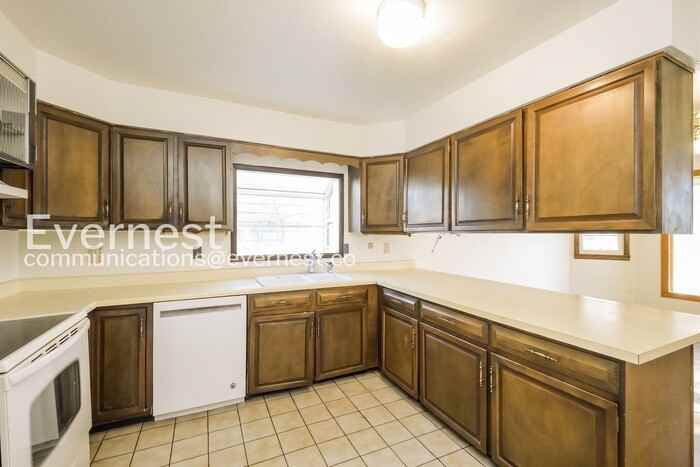 2810 1/2 Cordry Ct - Photo 4 of 27