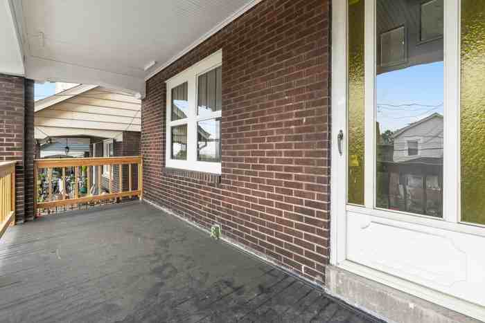 2217 Hawthorne Ave - Photo 2 of 32