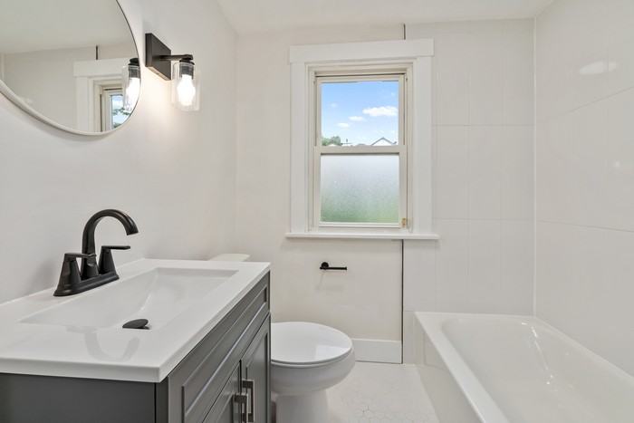 2217 Hawthorne Ave - Photo 5 of 32