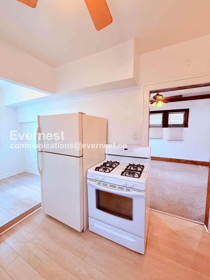 5236 S Clarendon St - Photo 2 of 31
